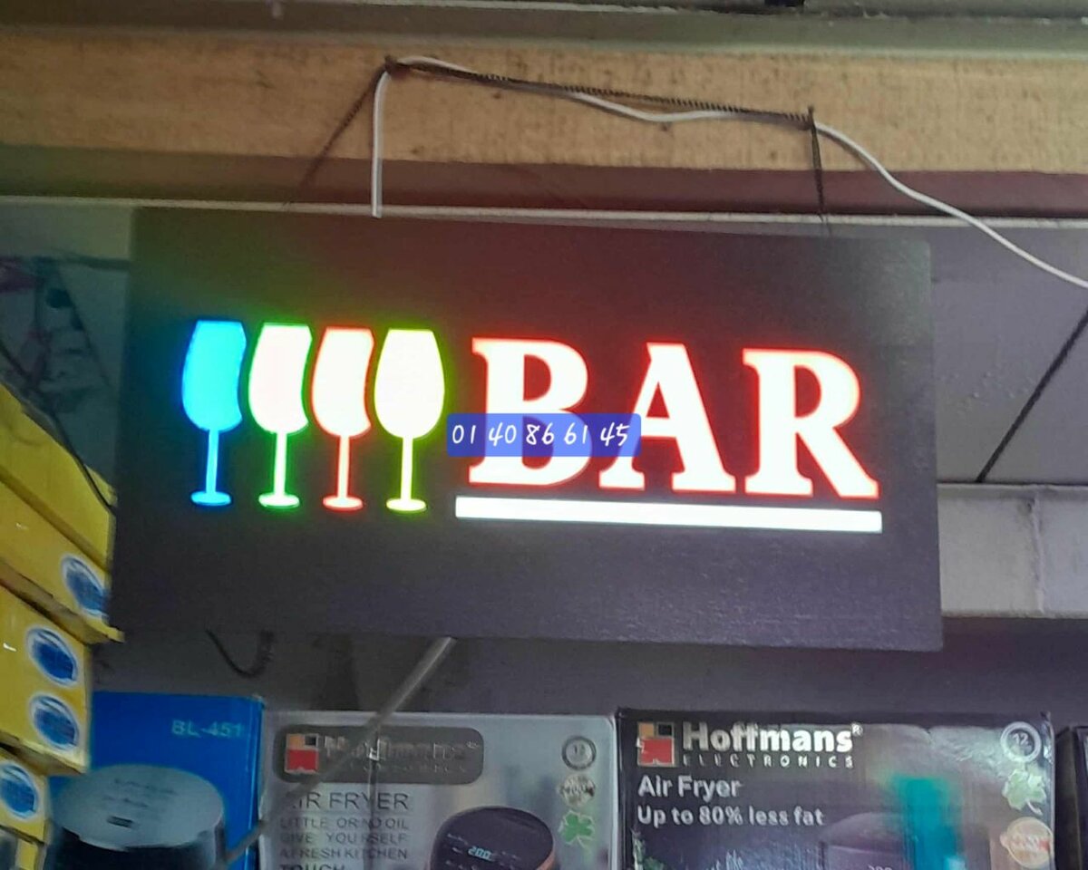 Enseignes néon bar colorées