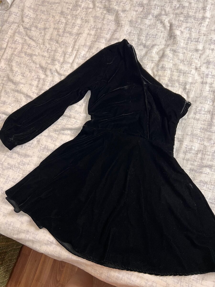 Платье на одно плечо