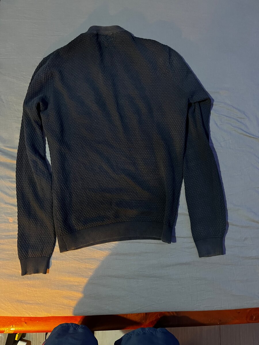 Pull texturé bleu foncé