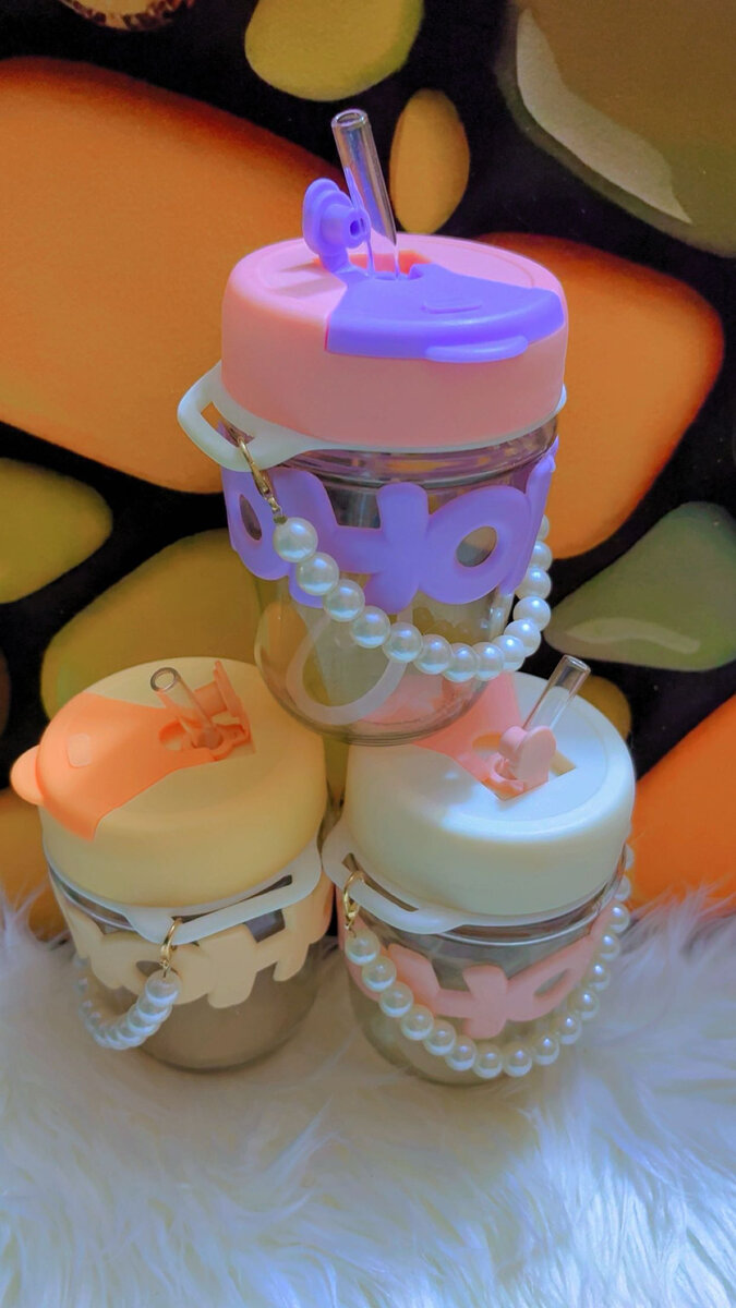 Gobelet en verre avec paille