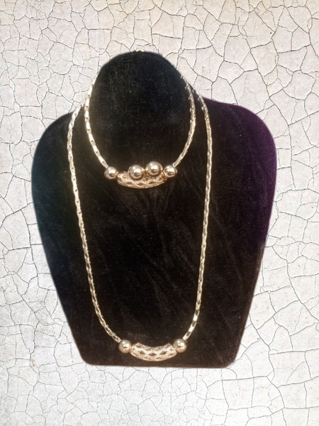 Élégant ensemble de bijoux dorés