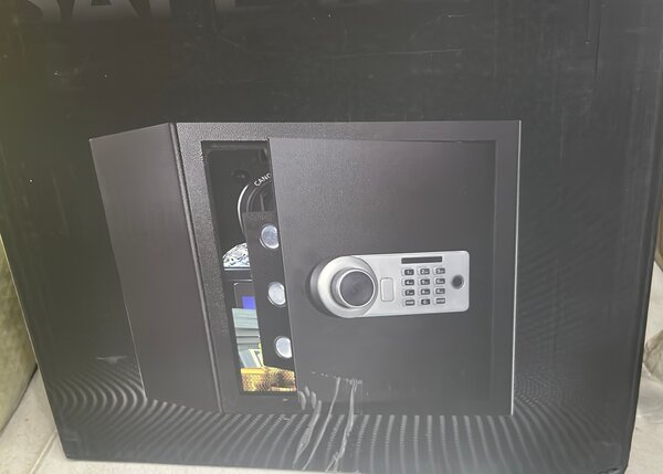 Coffre-fort électronique avec serrure