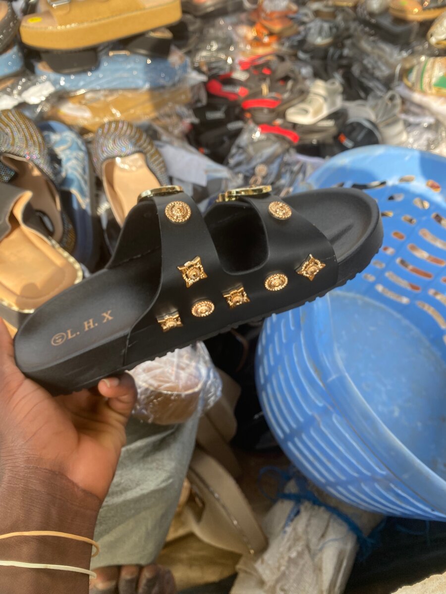 Sandales Noires Décorées Femme