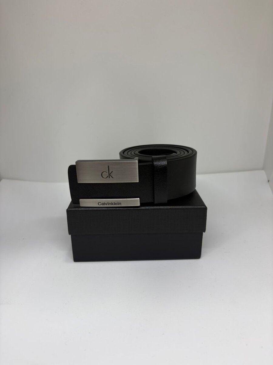 Ceinture cuir Calvin Klein ou Versace