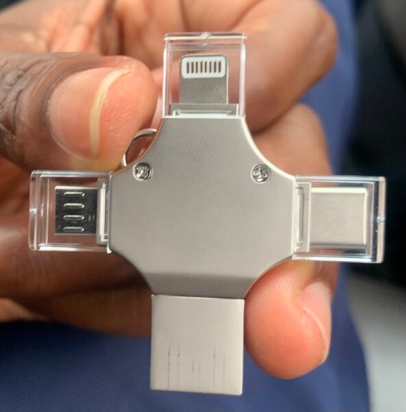 CLÉ USB 4 en 1 64gigas