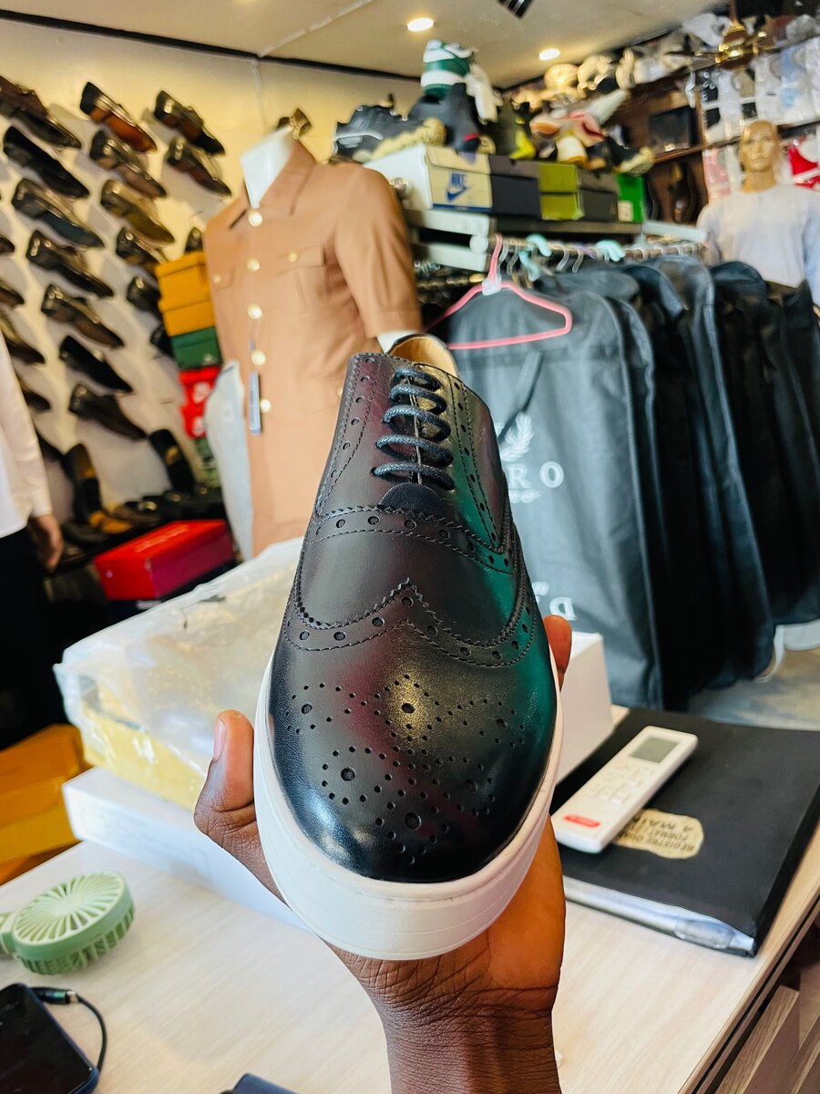 Basket en cuir de marque feragamo pointure 42