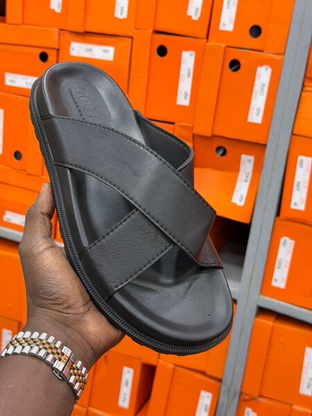 Sandales plates noires pour homme