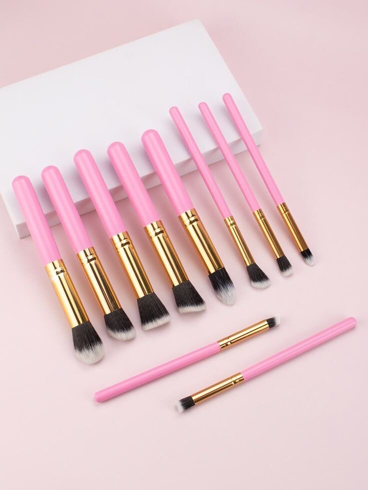 Makeup brushes