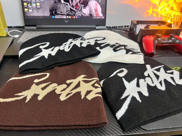 Bonnets stylés en tricot