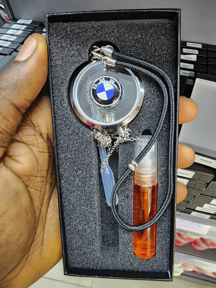 Pendentif voiture aromatique