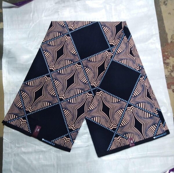 Tissu African print beige noir