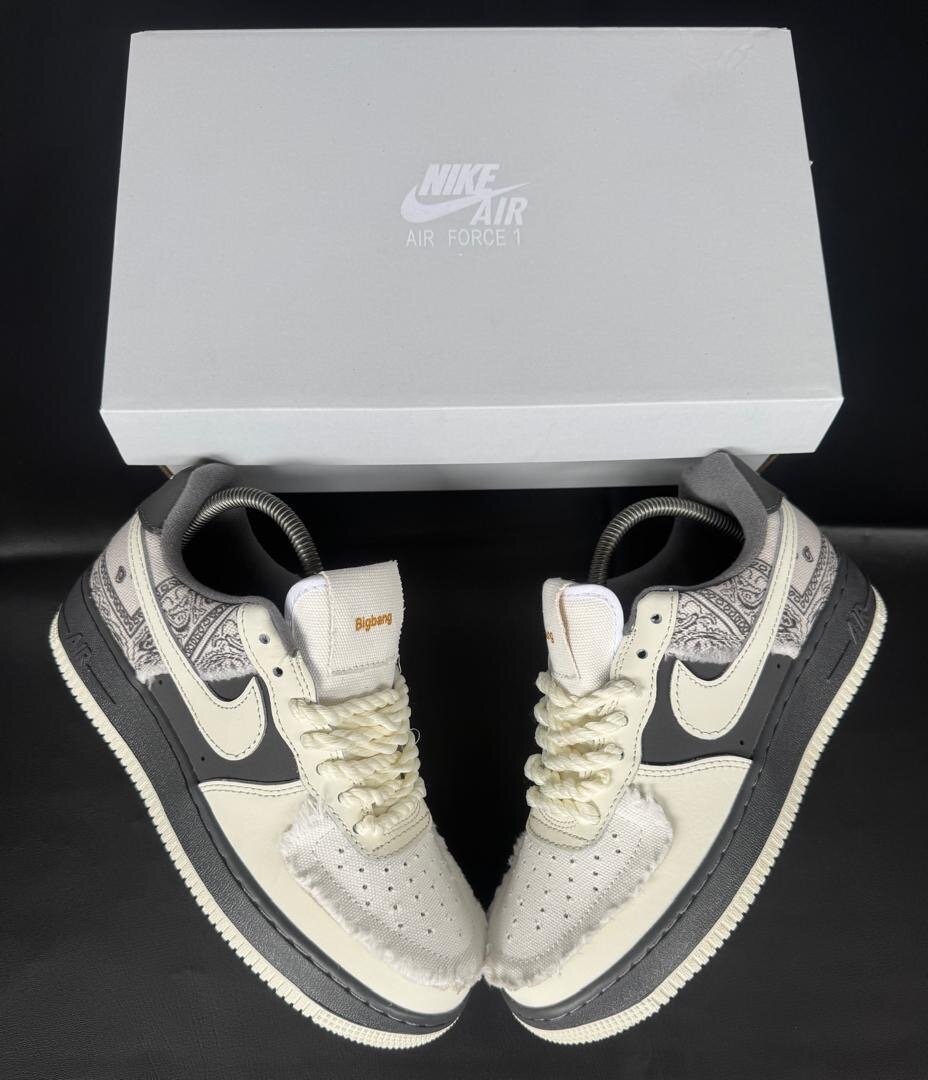 Nike Air Force 1 Sneakers