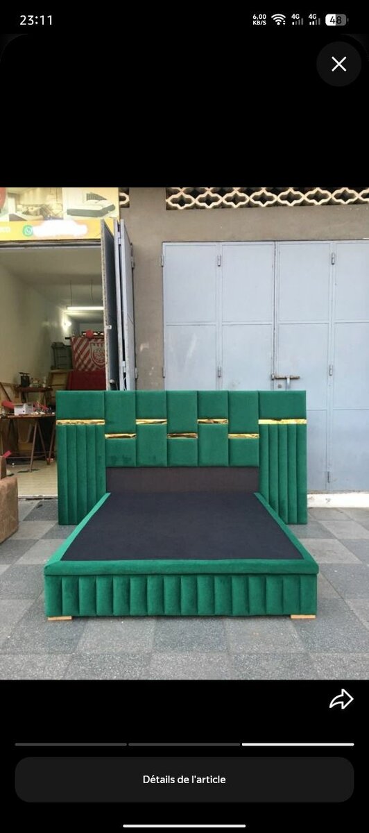 Lit design en velours vert