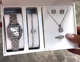Комплект с наручными часами для женщин