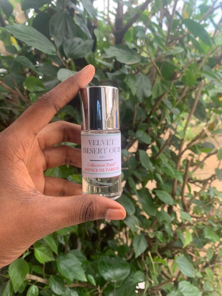 Essence Velvet Desert Oud
