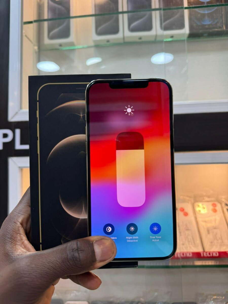 12 pro max 128Gb disponible avec le carton