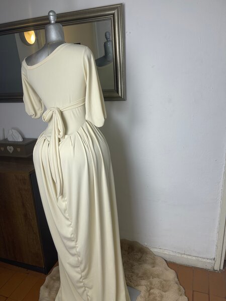Robe longue élégante crème