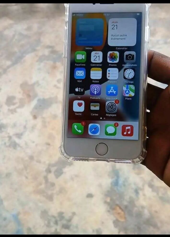 iPhone Argent avec Coque