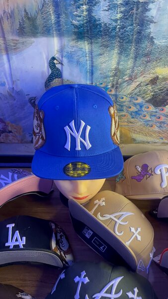 Casquette bleue brodée tendance