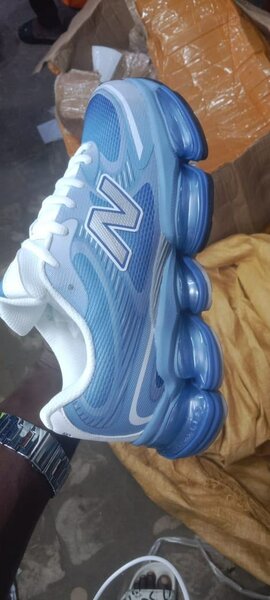 Baskets de sport bleu homme