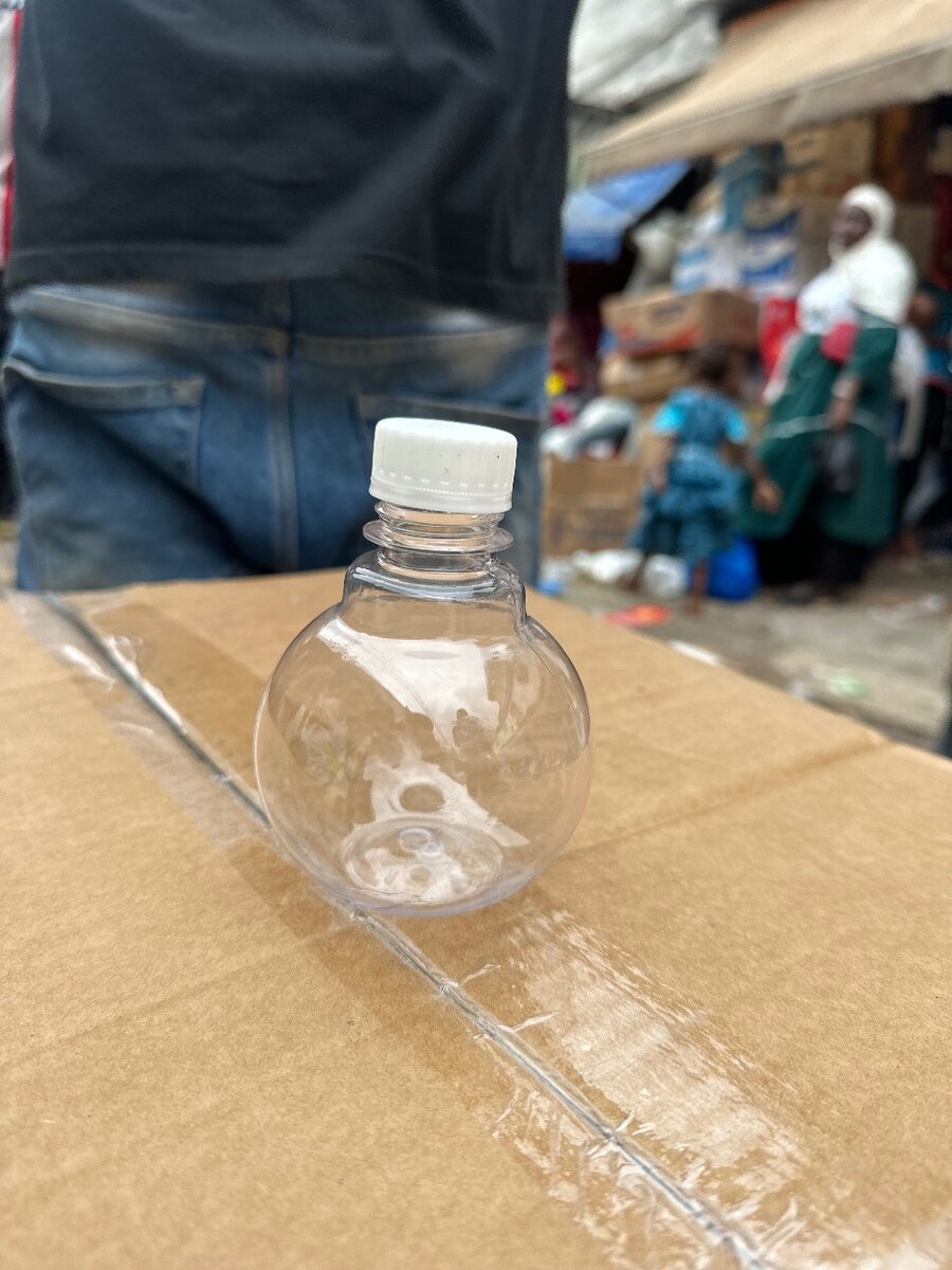 Petite bouteille ronde en plastique