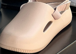 Nike ‘Mule’ slides. 