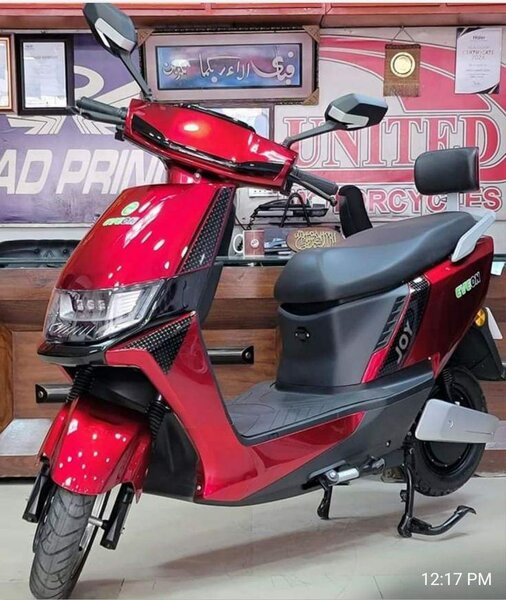 Scooter électrique rouge MW S6