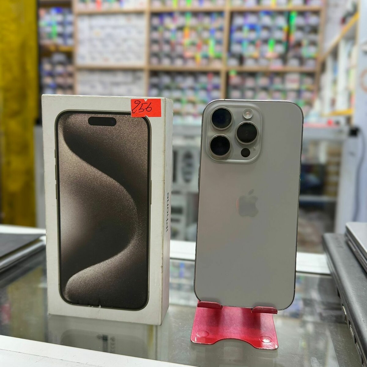 15 pro 256Go avec son carton t