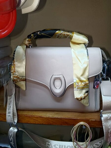 Sac beige clair foulard mode