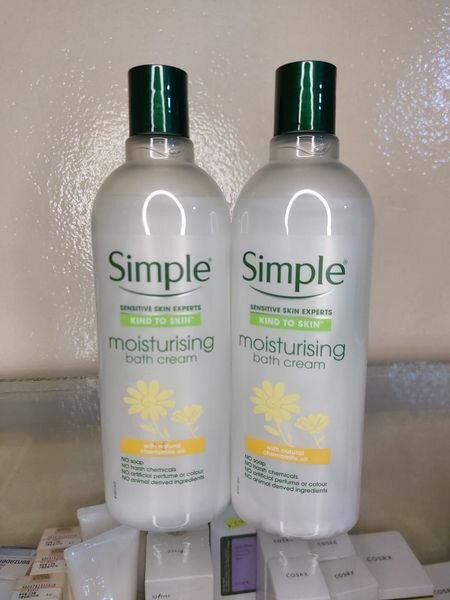 Simple nourishing bath cream