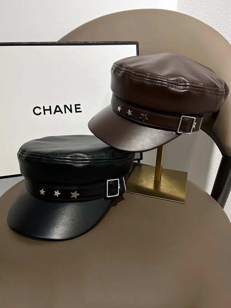Casquette en cuir à étoiles