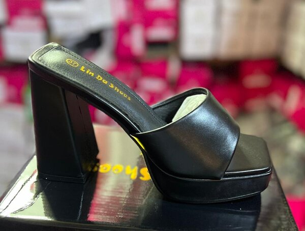 Chic mules
