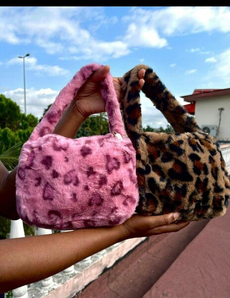 Sac à main en fourrure léopard