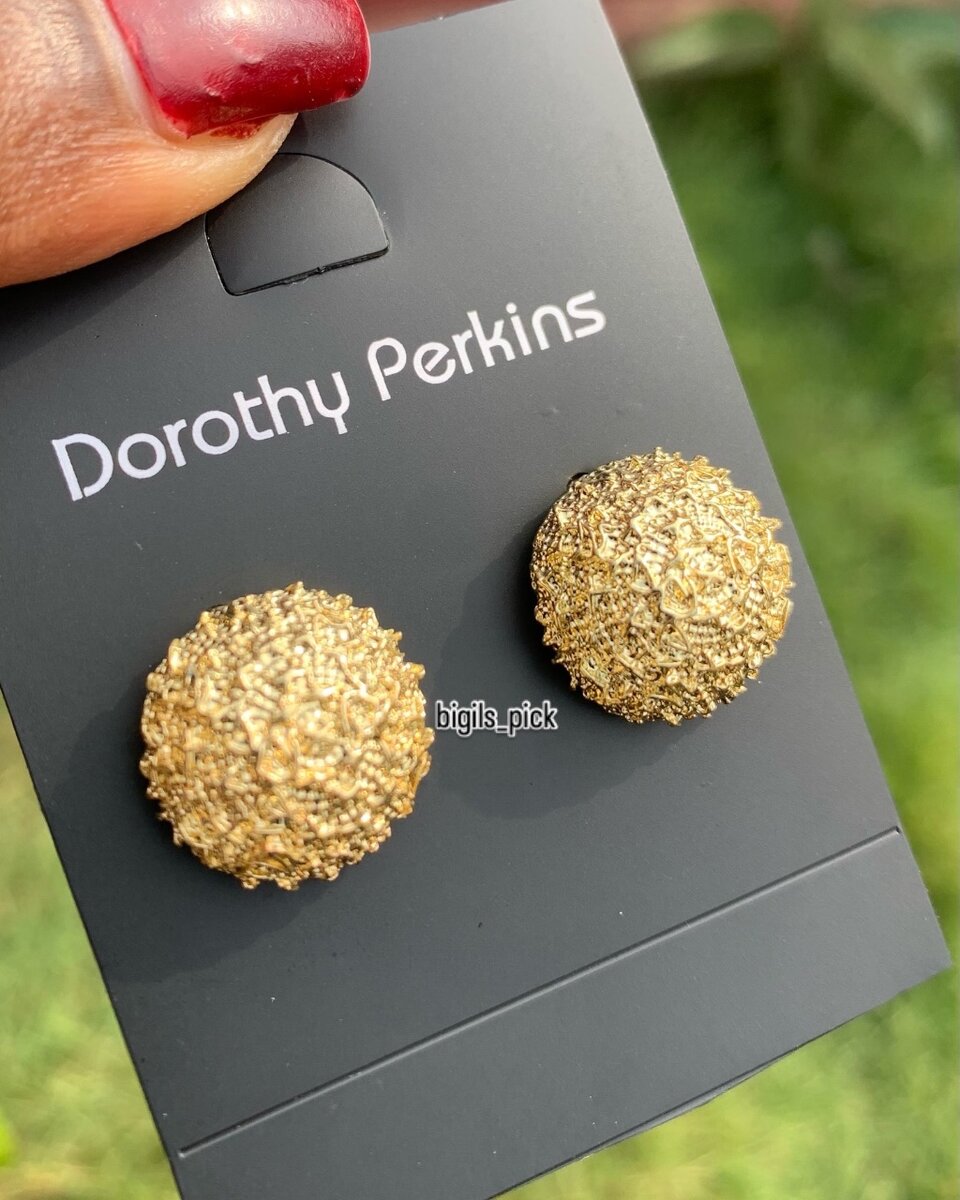 textured stud earrings