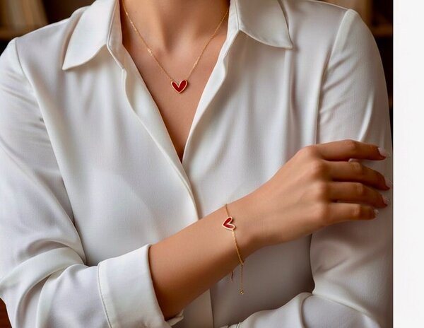 Parure en or avec coeur rouge