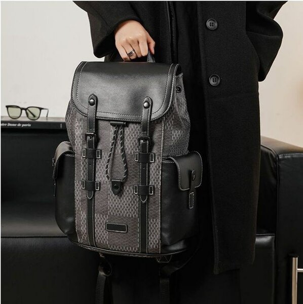 Solid backpacks
