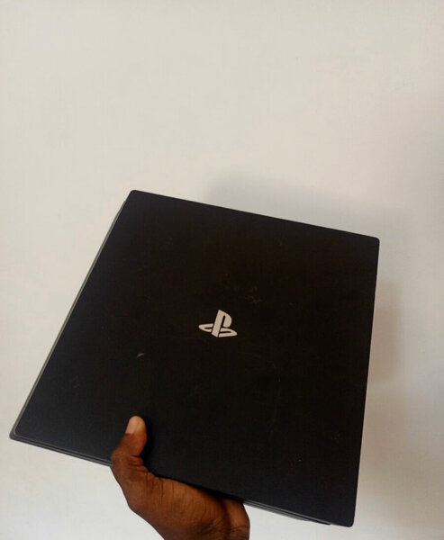 Console PS4 Pro avec manette
