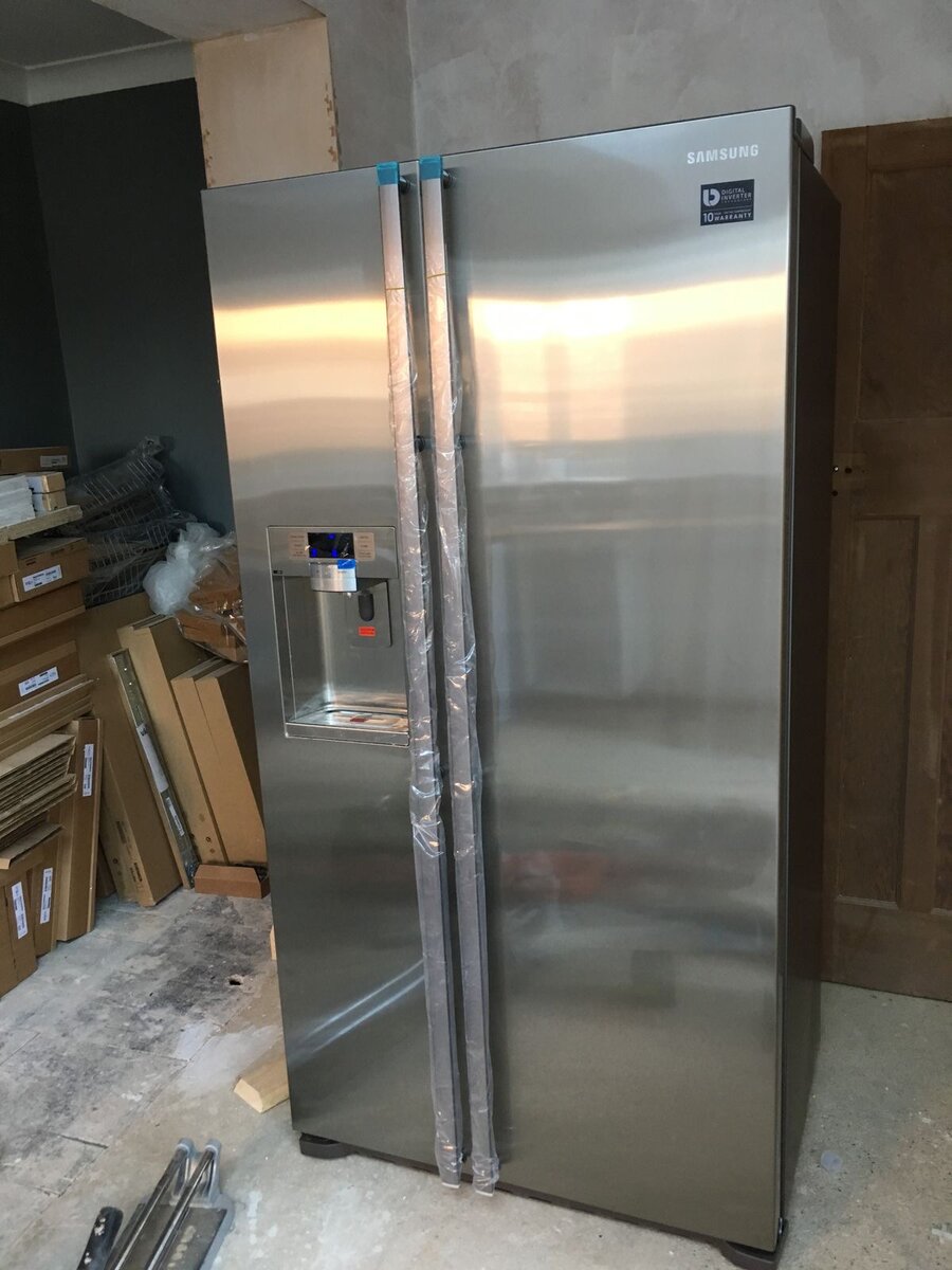 Réfrigérateur Hitachi moderne