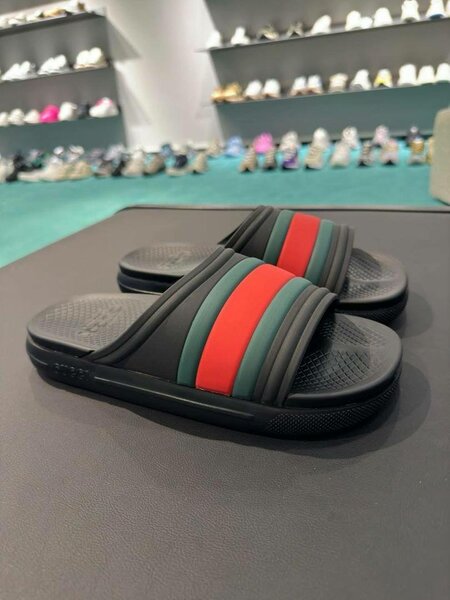 Tongs de luxe pour hommes