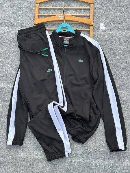 Ensemble de survêtement noir sportif