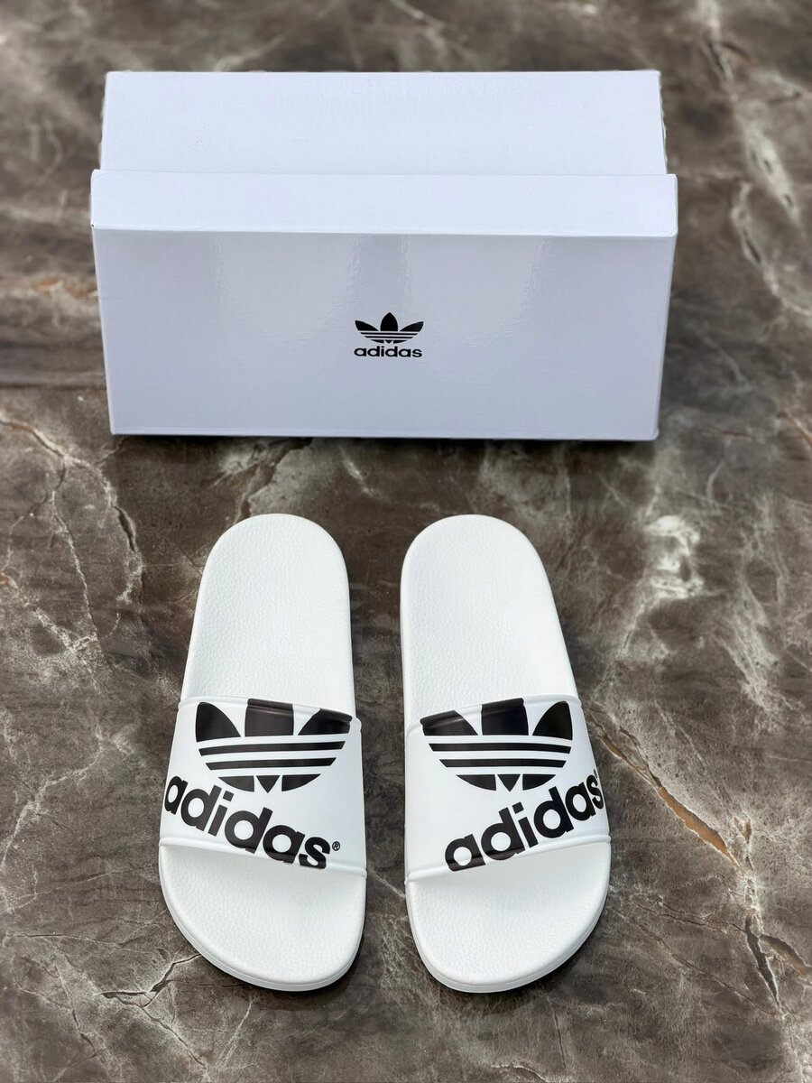 Claquettes Adidas blanches