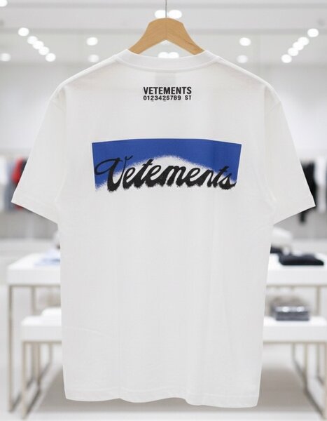 T-shirt blanc logo stylé