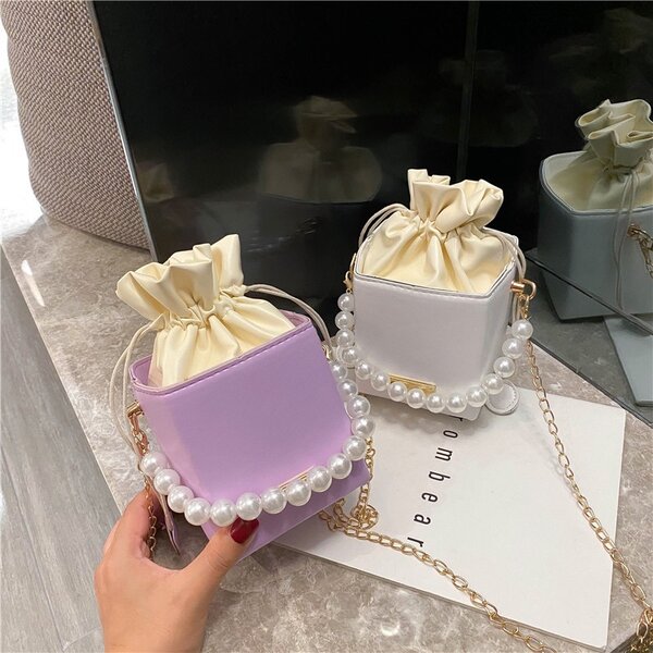 Sac à main perlé élégant