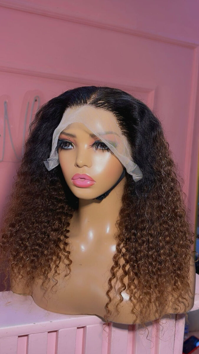 Perruque lace front bouclée