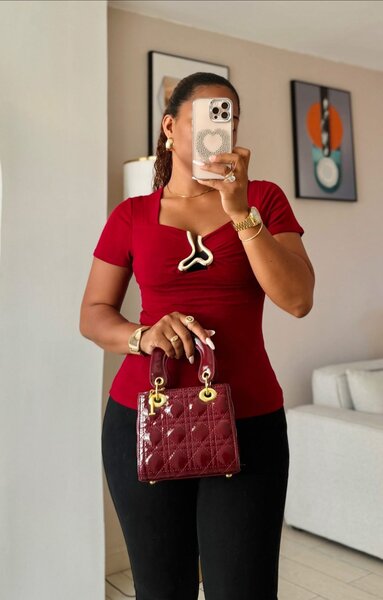 T-shirt encolure cœur tendance