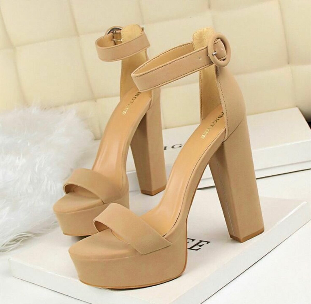 LADIES HEELS