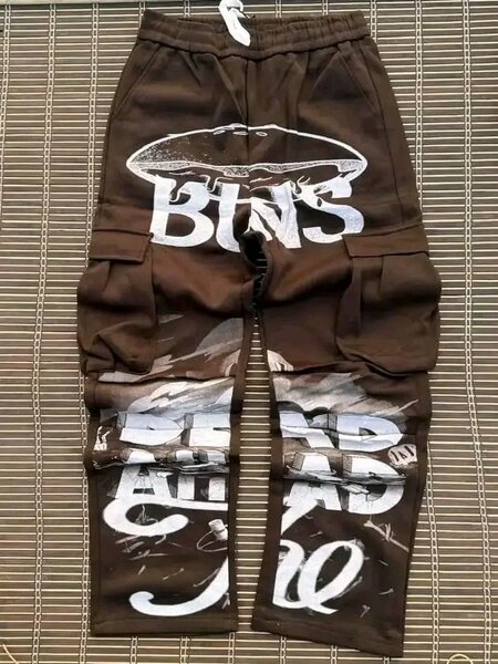 Pantalon cargo imprimé graffiti