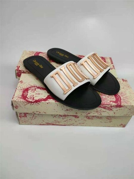 Sandales Dior élégantes pour femmes