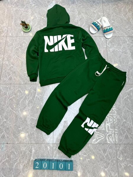 Ensemble de survêtement vert