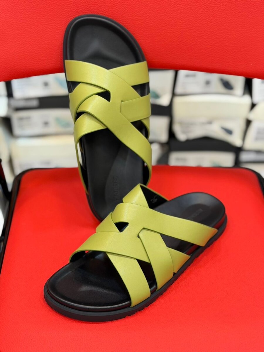 Sandales croisées élégantes